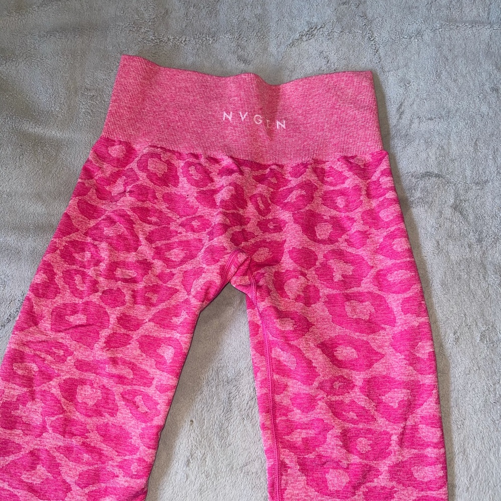 NVGTN Fuschia Leapord Leggings size small